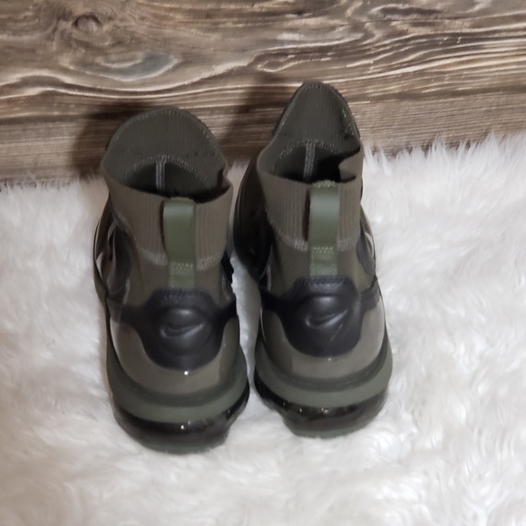 vapormax light olive